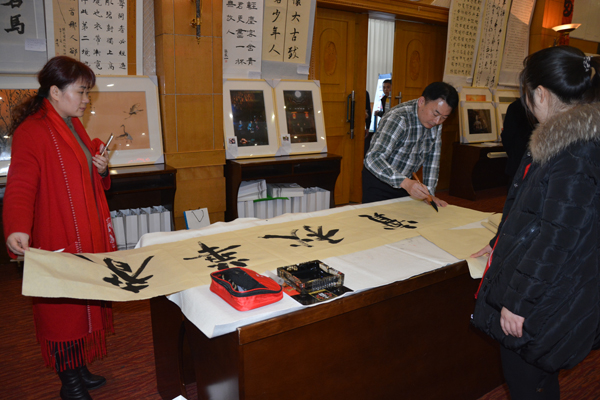 亮（liàng）化工程書法慈（cí）善活動湖南桃花视频