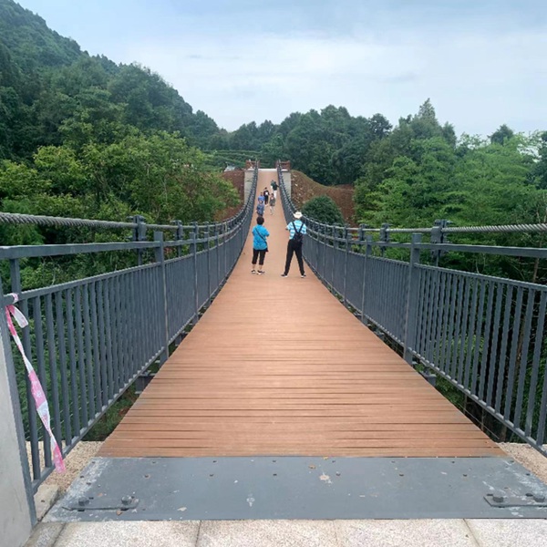 木質吊橋